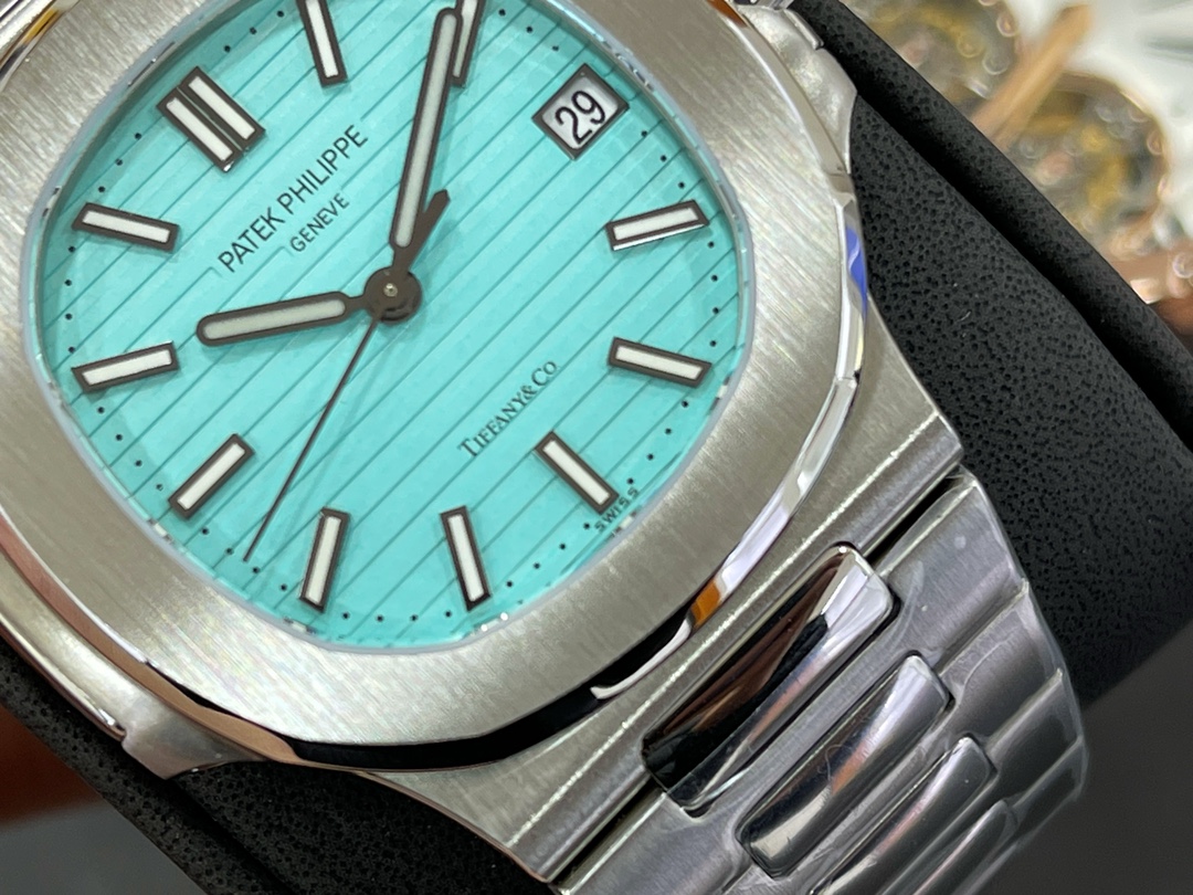 パテックフィリップ ノーチラス5711“ティファニーブルー”ダイヤル|MPファクトリー Cal.26-330SC【スーパークローン】 - 画像 (2)