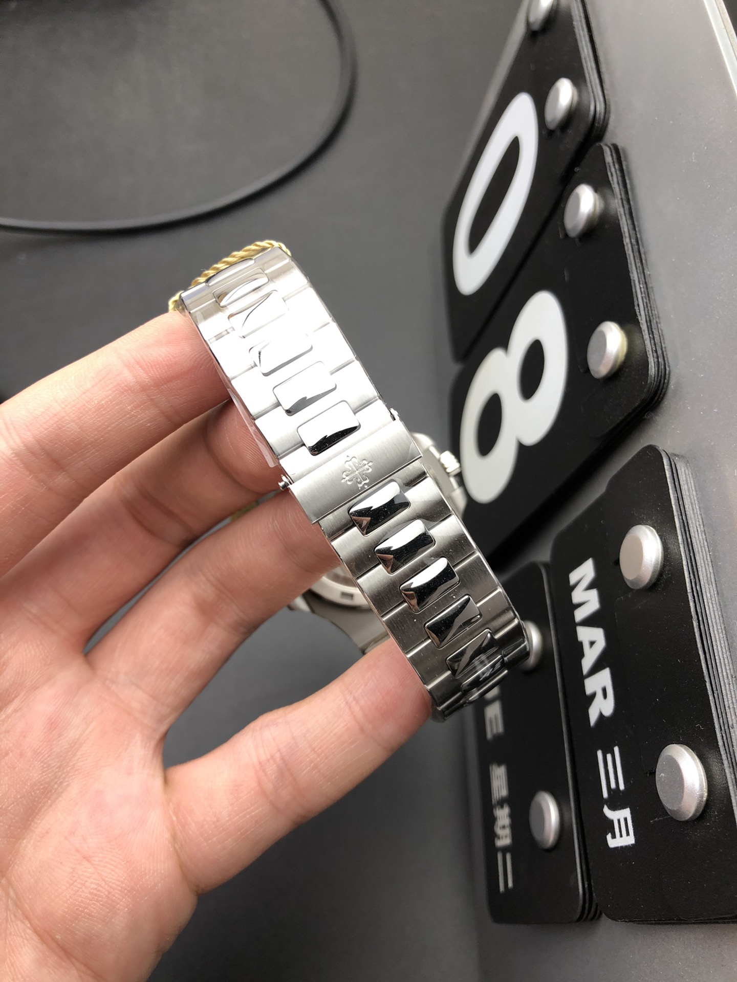 パテックフィリップ ノーチラス5711ブルーダイヤル|PPFファクトリー Cal.26-330SC【スーパークローン】 - 画像 (5)