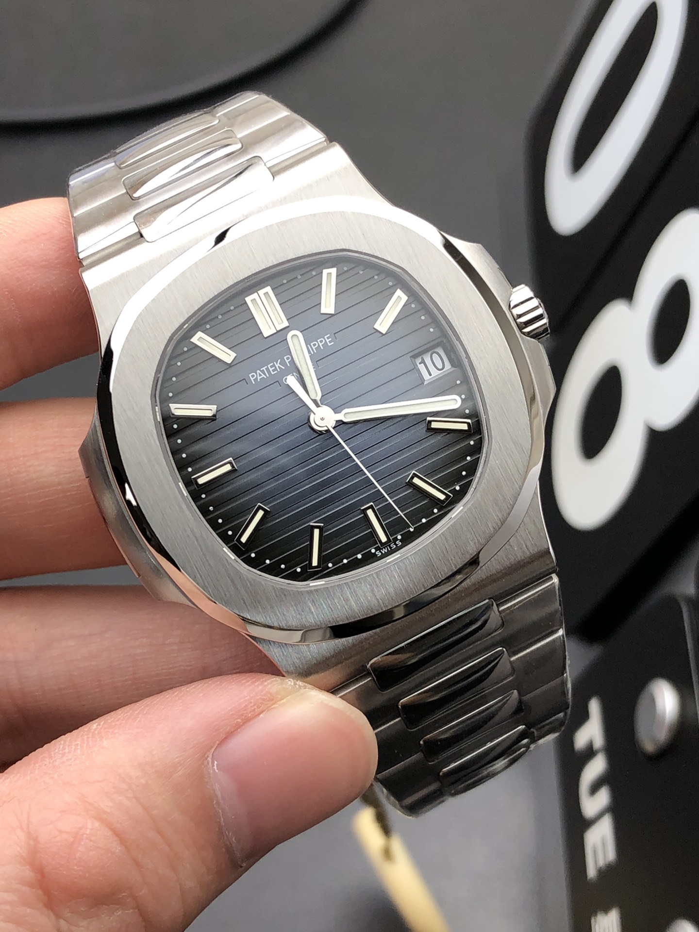 パテックフィリップ ノーチラス5711ブルーダイヤル|PPFファクトリー Cal.26-330SC【スーパークローン】 - 画像 (2)