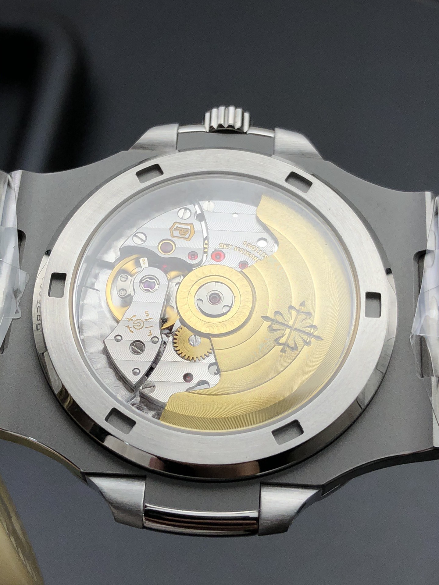 パテックフィリップ ノーチラス5711オリーブグリーンダイヤル|PPFファクトリー Cal.26-330SC【スーパークローン】 - 画像 (5)