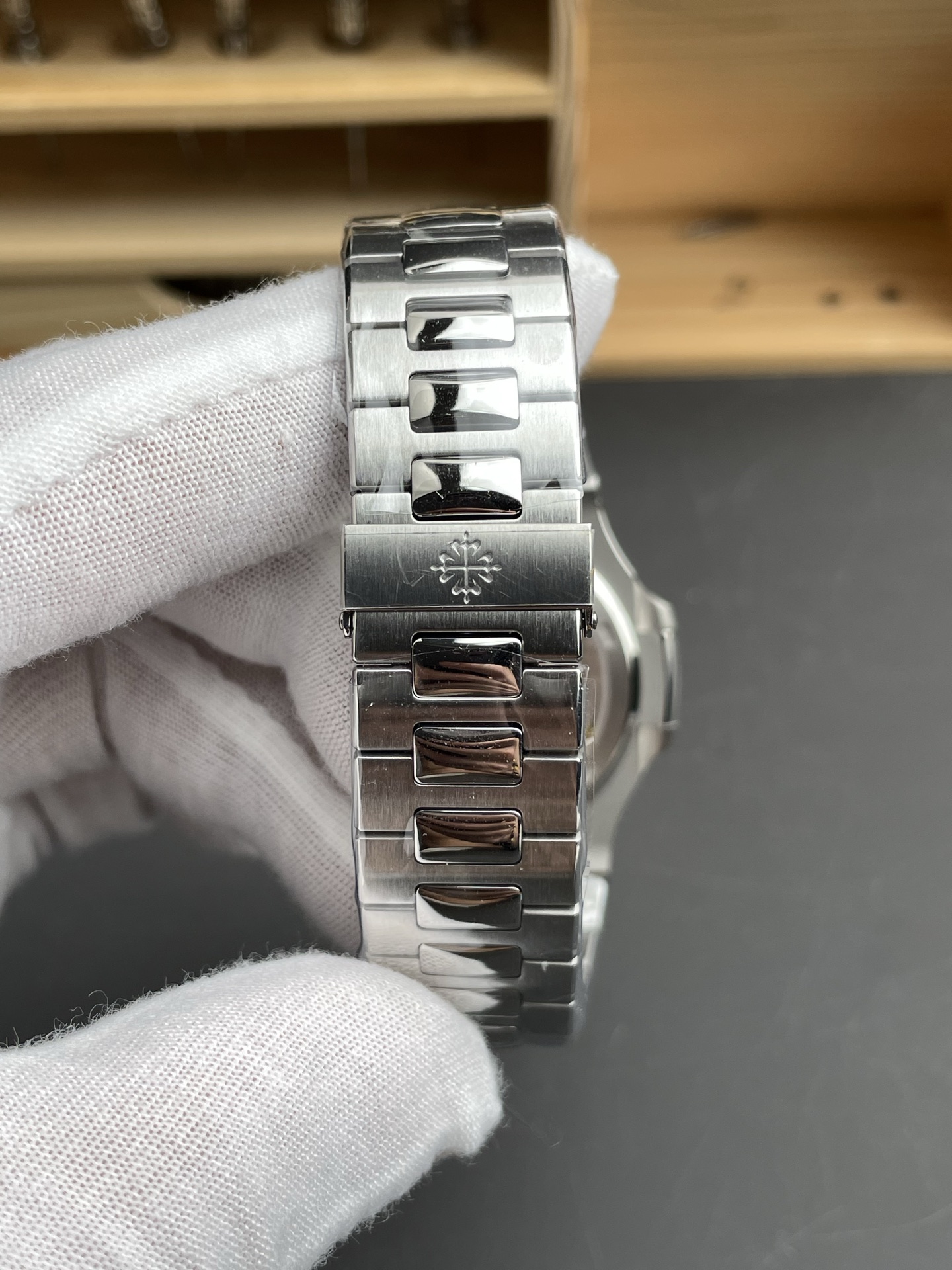 パテックフィリップ ノーチラス5711オリーブグリーンダイヤル|DDFファクトリー Cal.26-330SC【スーパークローン】 - 画像 (6)